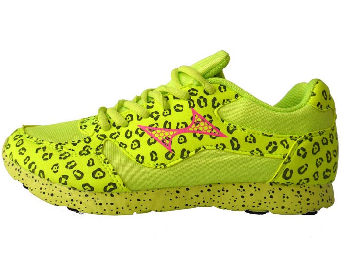 766-4 超輕按摩跑鞋